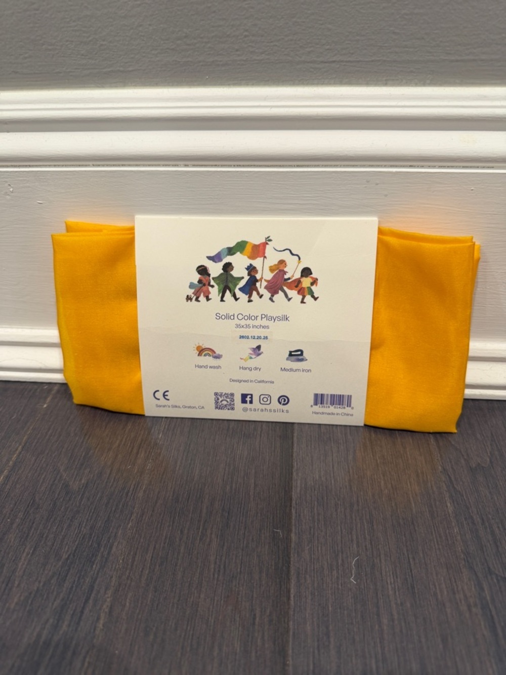 NWT Sarah’s Silks Orange Playsilk 100% Mulberry Silk Kids Toddlers Pretend Play - Picture 4 of 4